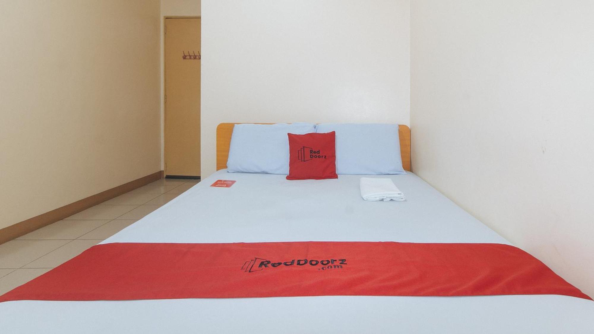 Reddoorz @ Asiana Pension Inn Mandaue City Exterior photo