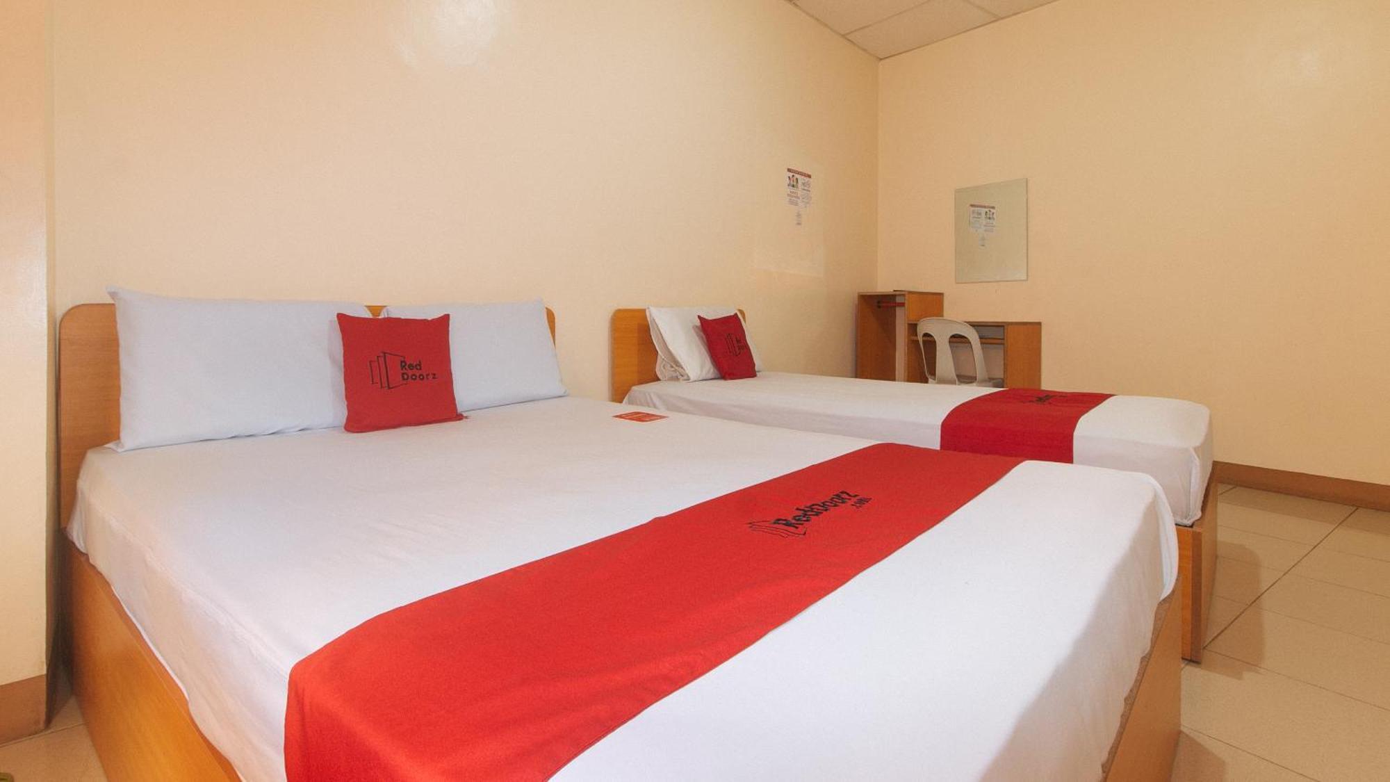 Reddoorz @ Asiana Pension Inn Mandaue City Exterior photo