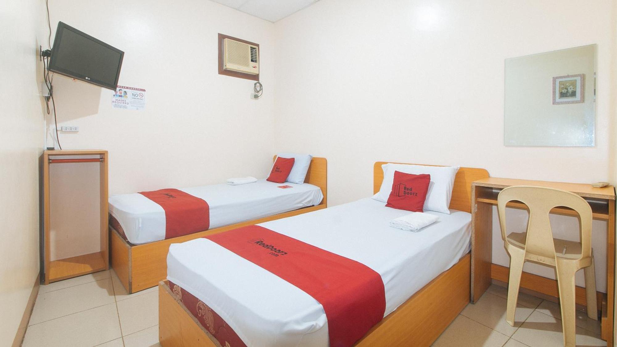 Reddoorz @ Asiana Pension Inn Mandaue City Exterior photo