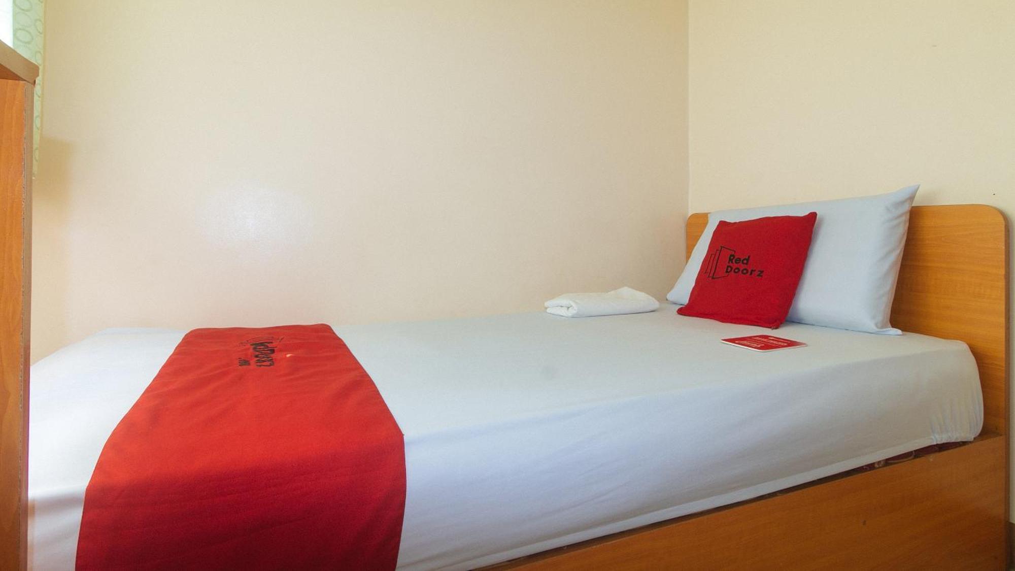 Reddoorz @ Asiana Pension Inn Mandaue City Exterior photo